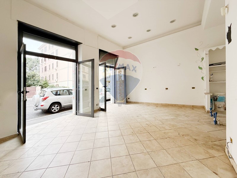 Negozio in Vendita a Roma, 90'000€, 39 m²