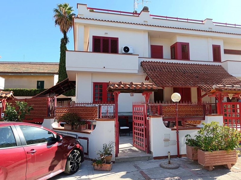 Villa in Vendita a Palermo, 590'000€, 200 m²