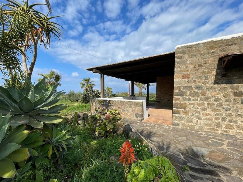 Villa in Vendita a Pantelleria, 450'000&euro;, 100 m²