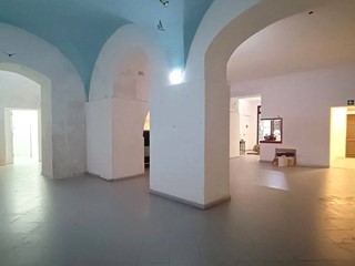 Immobile commerciale in Vendita a Palermo, 215'000€, 290 m²