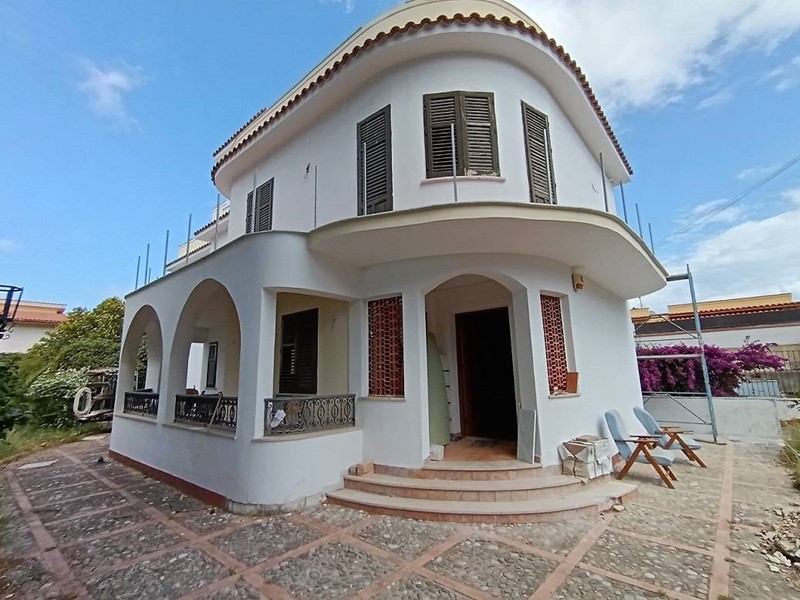 Villa in Vendita a Casteldaccia, 390'000€, 323 m²