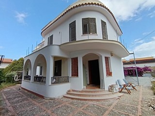 Villa in Vendita a Casteldaccia, 390'000€, 323 m²