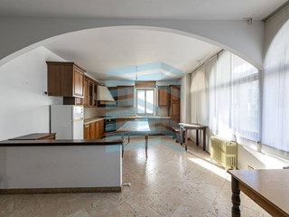 Casa Indipendente in Vendita a Vertova, 249'000€, 360 m²