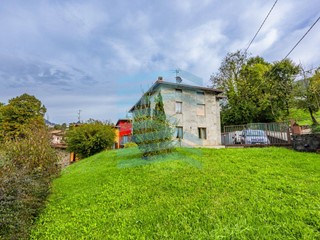 Casa Indipendente in Vendita a Albino, 249'000€, 225 m²