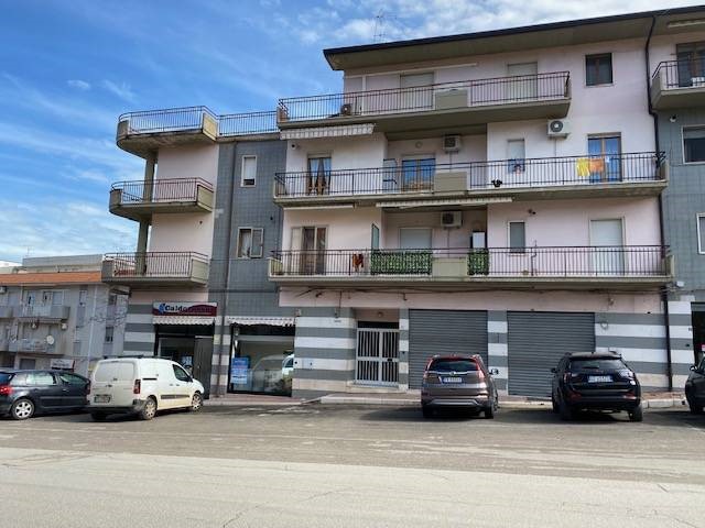 Quadrilocale in Vendita a San Nicandro Garganico, 48'000&euro;, 78 m²