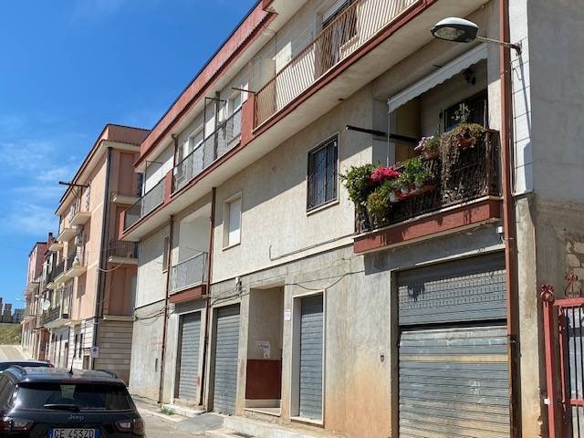 Quadrilocale in Vendita a San Nicandro Garganico, 42'000&euro;, 105 m²