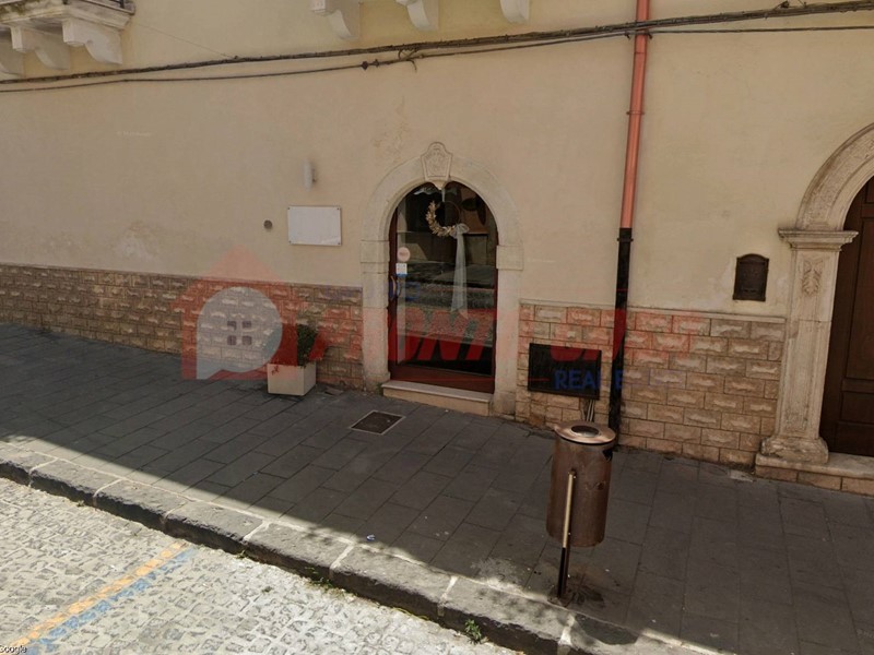 Immobile commerciale in Affitto a Vico del Gargano, 600&euro;, 75 m²