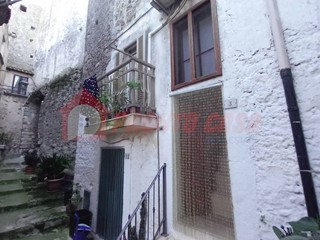 Appartamento in Vendita a Vico del Gargano, 46'000€, 142 m²