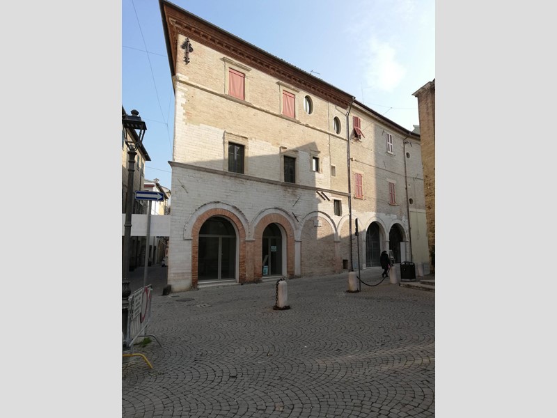 Immobile commerciale in Vendita a Fano, 135'000&euro;, 38 m²