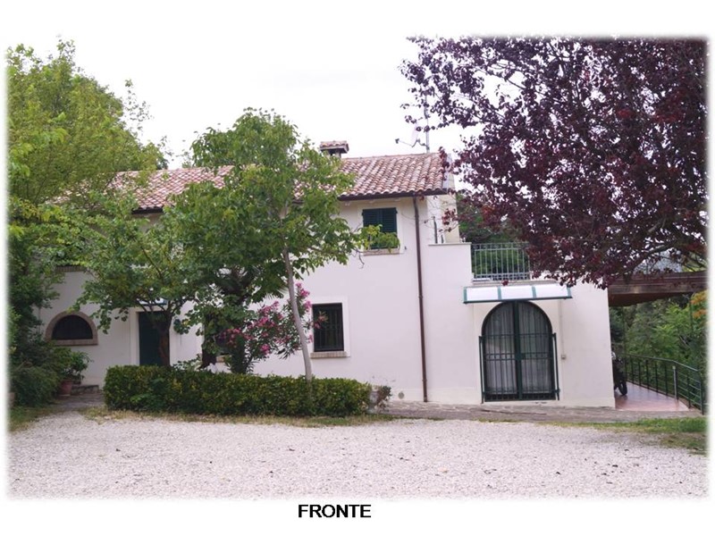 Villa in Vendita a Fano, 850'000&euro;, 550 m²