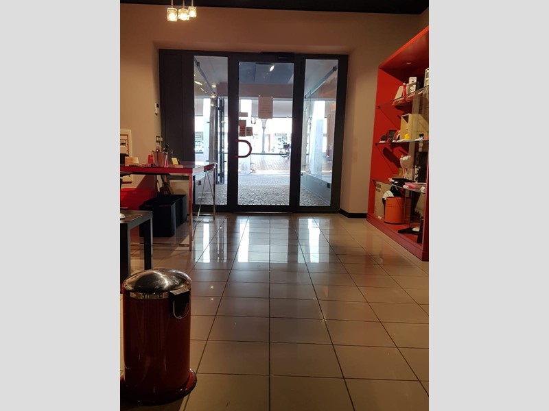 Immobile commerciale in Affitto a Fano, 1'500€, 133 m²