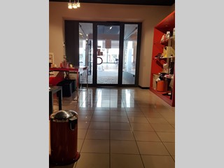 Immobile commerciale in Affitto a Fano, 1'500€, 133 m²