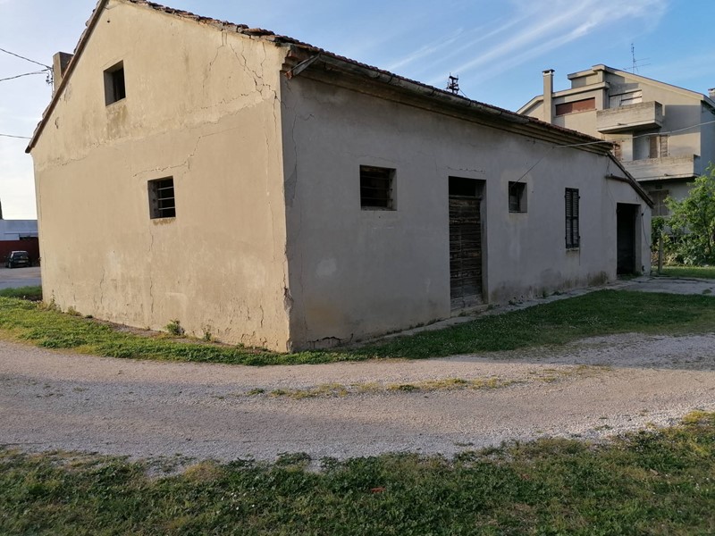 Rustico in Vendita a Fano, 230'000&euro;, 200 m²