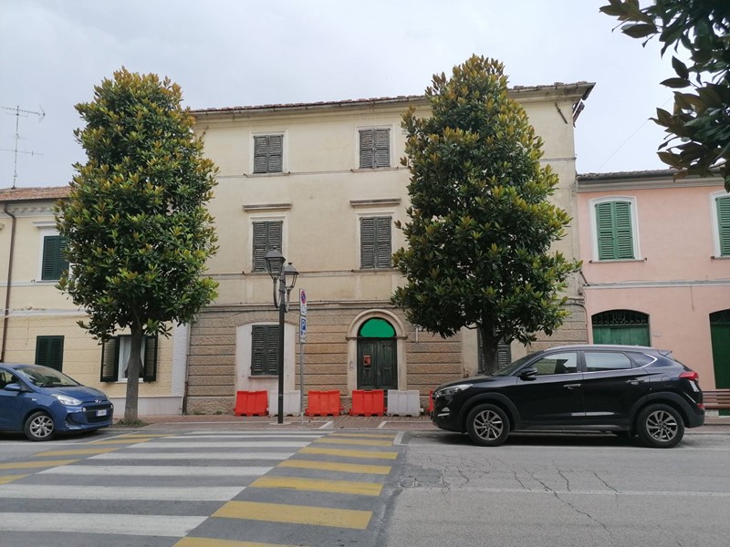 Casa Semi Indipendente in Vendita a Mondolfo, 240'000€, 354 m²