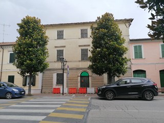 Casa Semi Indipendente in Vendita a Mondolfo, 240'000€, 354 m²
