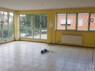 Ufficio in Affitto a Colli al Metauro, 700€, 140 m²