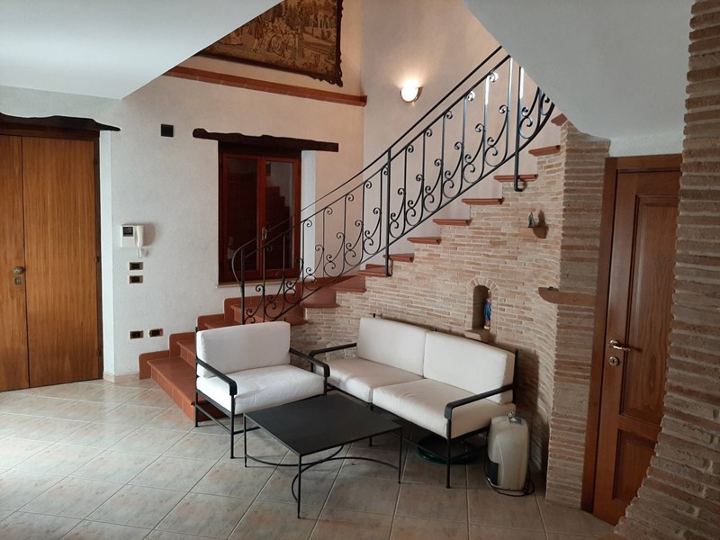Casa Semi Indipendente in Vendita a Fano, 399'000&euro;, 360 m²