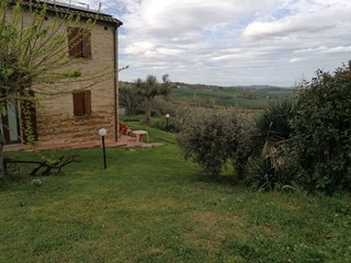 Rustico in Vendita a Cartoceto, 490'000€, 270 m²