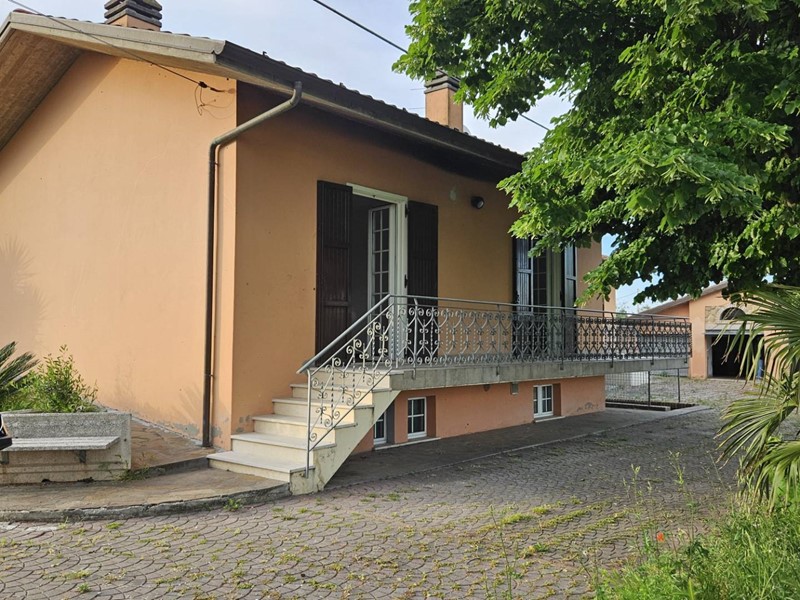 Villa in Vendita a Cartoceto, 279'000€, 278 m²