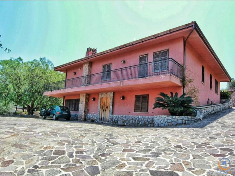 Villa in Vendita a Palermo, 480'000€, 452 m²