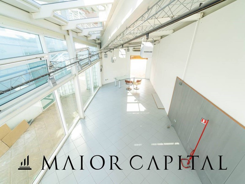 Immobile commerciale in Vendita a Olbia, 275'000€, 155 m²