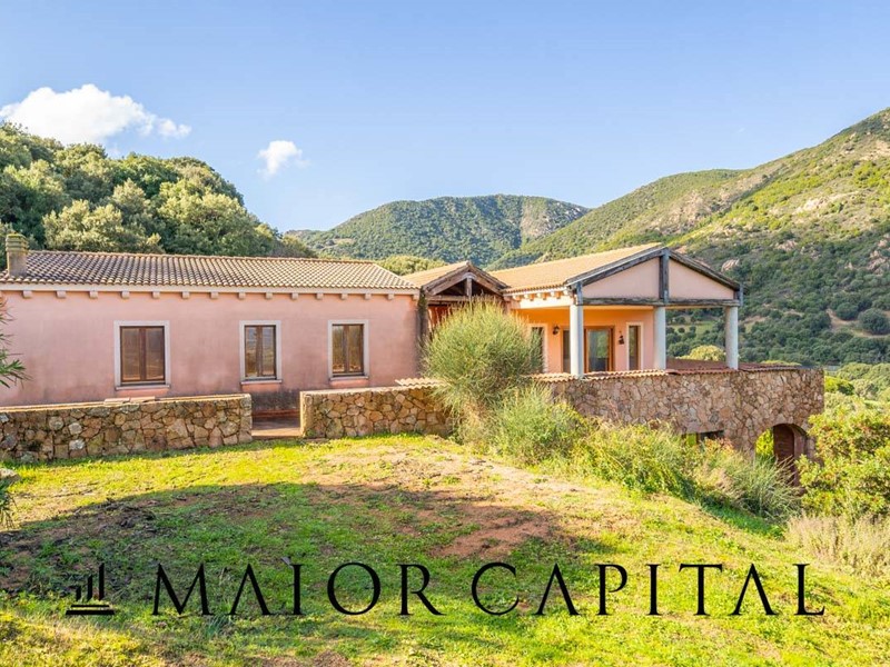 Villa in Vendita a Padru, 320'000€, 245 m²