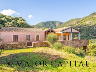 Villa in Vendita a Padru, 320'000€, 245 m²