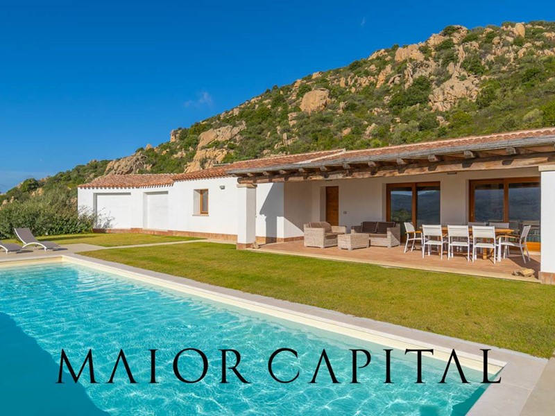 Villa in Vendita a Olbia, 930'000€, 344 m²