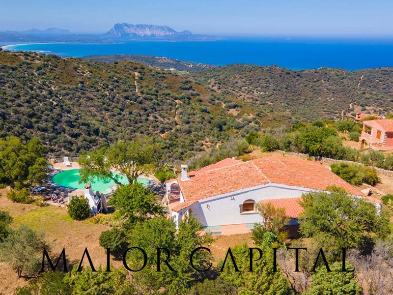 Villa in Vendita a Budoni, 1'490'000€, 350 m²