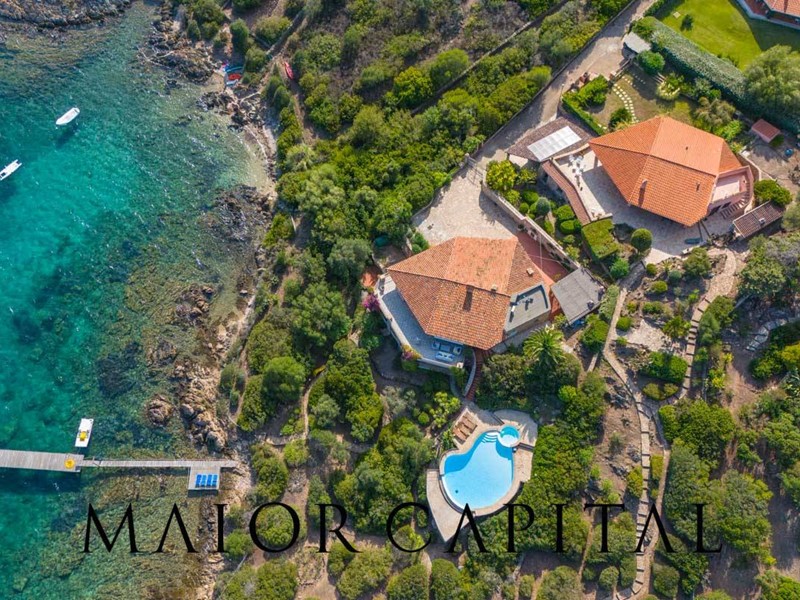 Villa in Vendita a Golfo Aranci, 2'400'000€, 250 m²