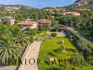 Villa in Vendita a Arzachena, 1'050'000€, 410 m²