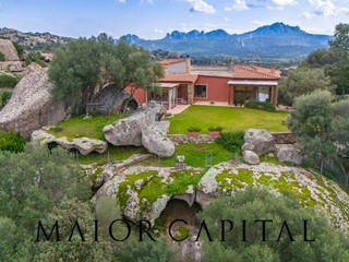 Villa in Vendita a Arzachena, 970'000€, 346 m²