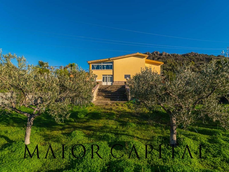 Villa in Vendita a Posada, 445'000€, 200 m²