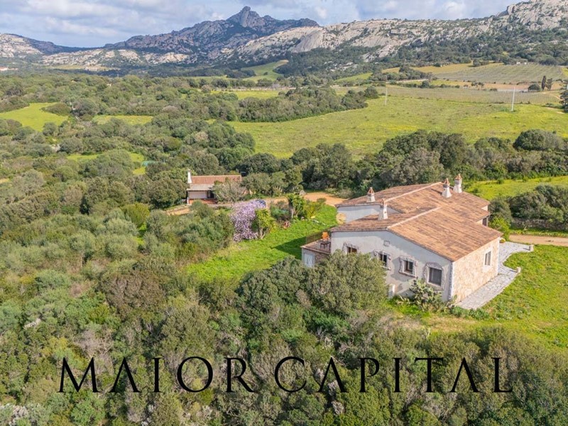 Villa in Vendita a Arzachena, 800'000€, 400 m²