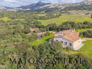 Villa in Vendita a Arzachena, 800'000€, 400 m²