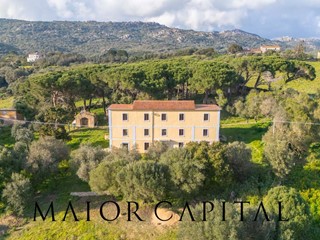 Casa Indipendente in Vendita a Tempio Pausania, 595'000€, 400 m²
