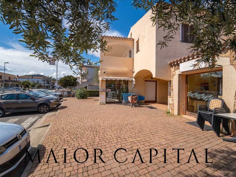 Immobile commerciale in Vendita a Budoni, 720'000€, 682 m²