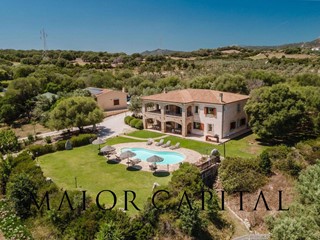 Villa in Vendita a Olbia, 1'700'000€, 350 m²
