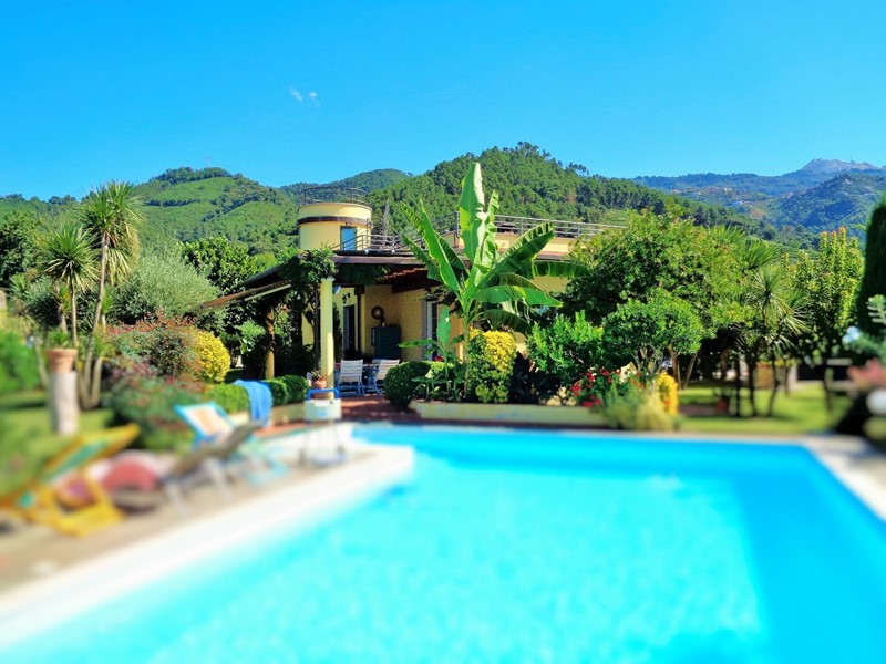 Villa in Vendita a Montignoso, 300 m²