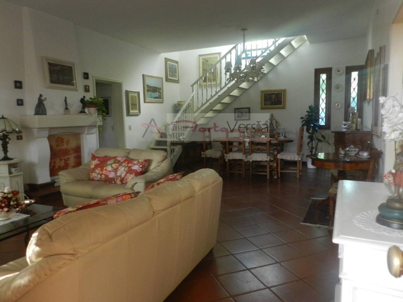 Villa in Vendita a Forte dei Marmi, 3'800'000€, 300 m²