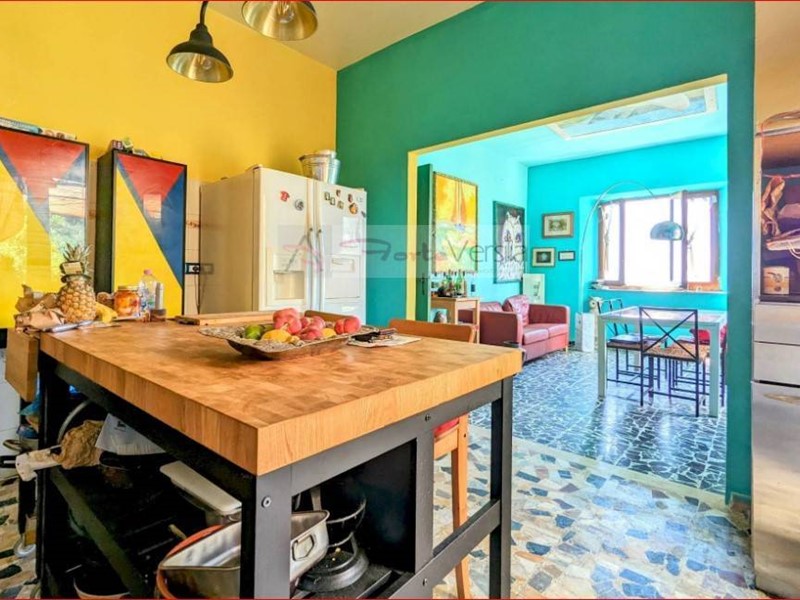 Rustico in Vendita a Montignoso, 260'000€, 205 m²