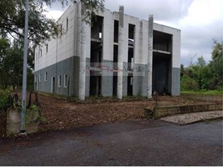 Capannone in Vendita a Pietrasanta, 400'000€, 850 m²