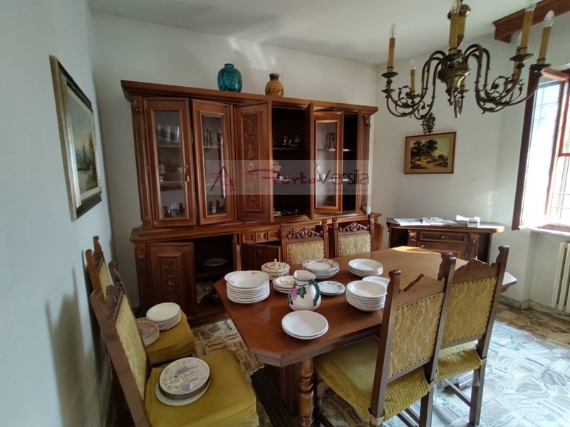 Villa in Vendita a Massa, 320'000&euro;, 300 m²