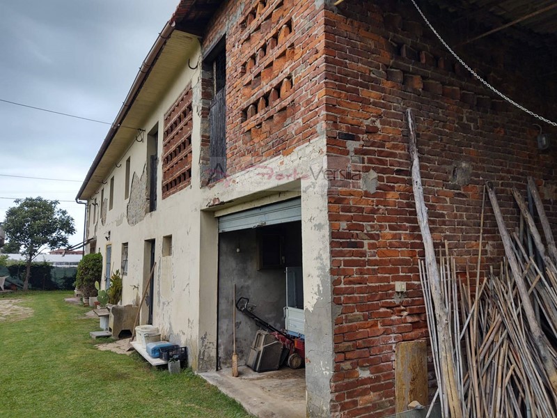 Rustico in Vendita a Camaiore, 450'000&euro;, 200 m²