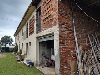 Rustico in Vendita a Camaiore, 450'000&euro;, 200 m²