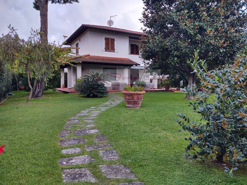 Villa in Vendita a Forte dei Marmi, 2'200'000€, 153 m²