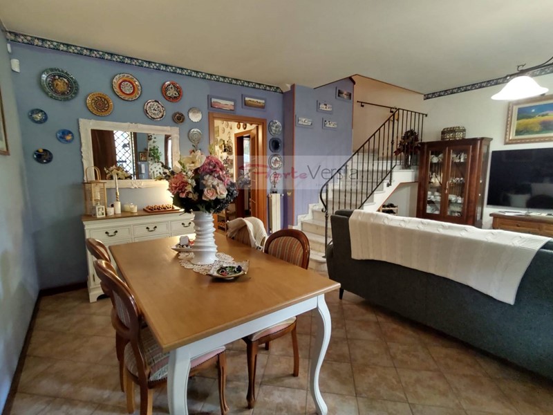 Villetta a schiera in Vendita a Forte dei Marmi, 700'000€, 100 m²