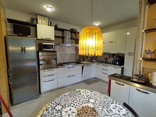 Casa Indipendente in Vendita a Massarosa, 385'000€, 170 m²