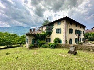 Villa in Vendita a Castiglione di Garfagnana, 670'000€, 1300 m²