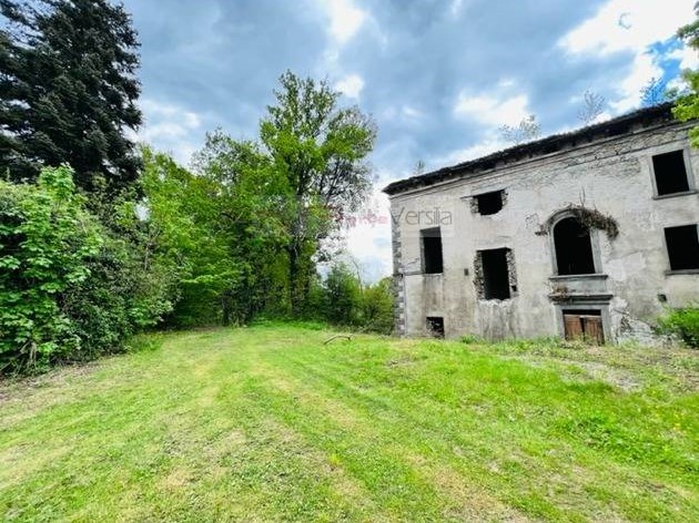 Villa in Vendita a Lucca, 1500 m²